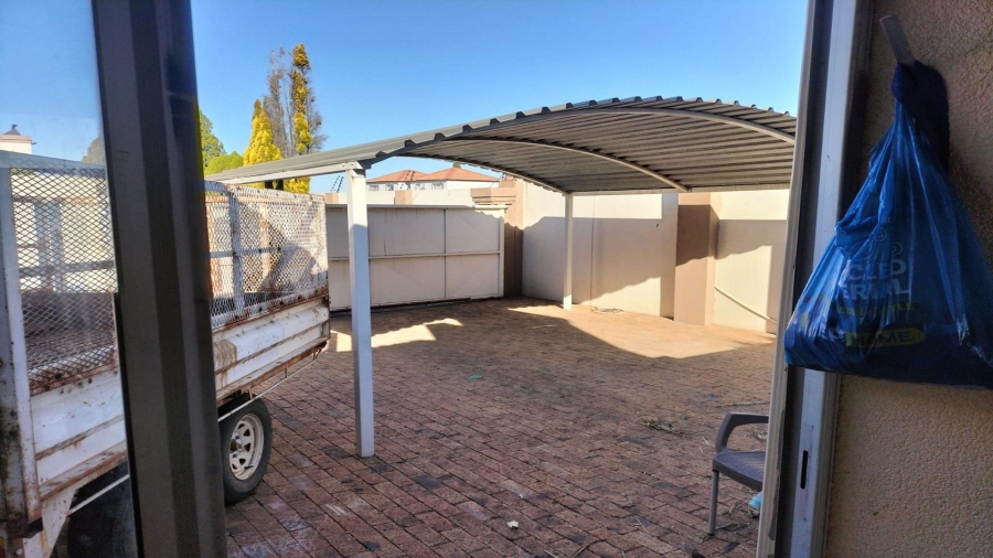 2 Bedroom Property for Sale in Vaalpark Free State